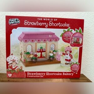Brand new Strawberry Shortcake Bakery Construction Set